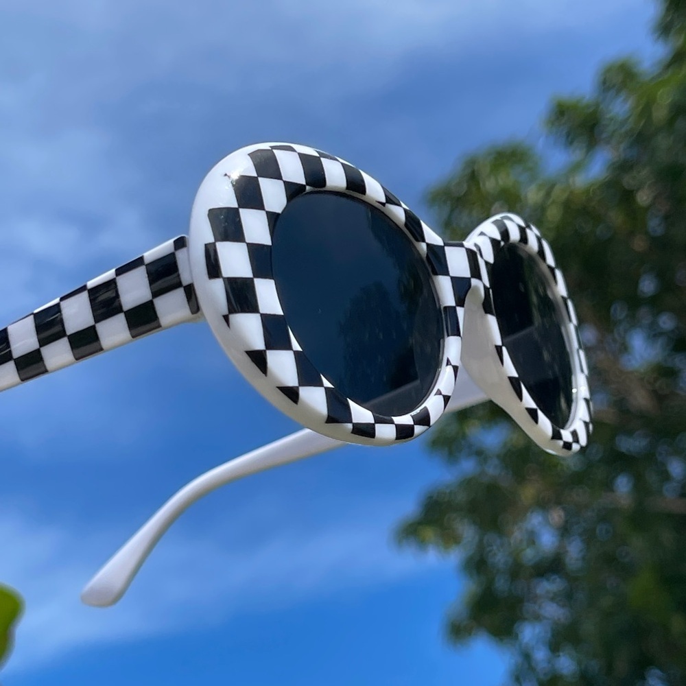 Round Frame Checkerboard Sunglasses - Picture 9 of 15